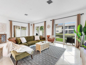 Moroccan Lakefront Retreat- 8 min to PNK Stadium